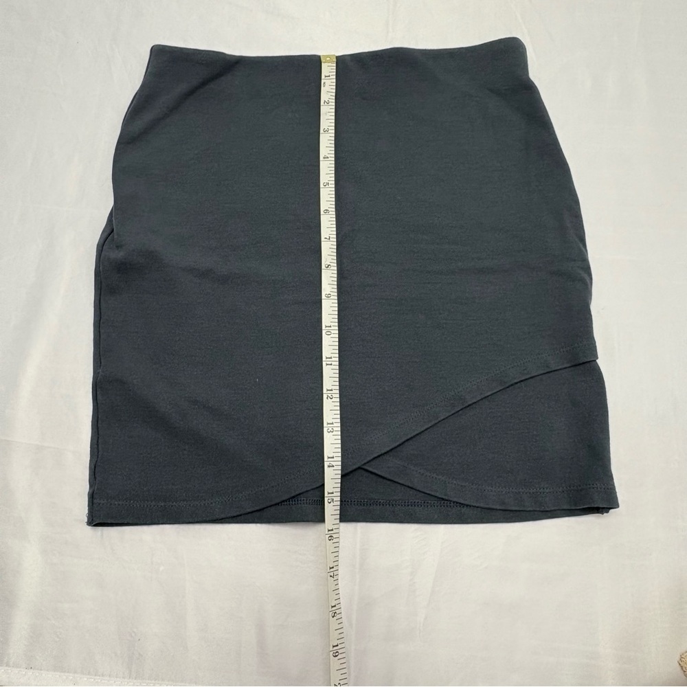 Aritzia Talula Women’s Small Primrose Blue Grey Tulip Mini Skirt Viscose Bodycon - Picture 6 of 6
